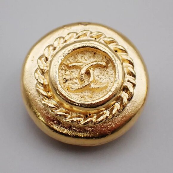 CHANEL CC Logo Button Round Earrings Clip-on Gold France Vintage 77RK787 - Picture 5 of 10